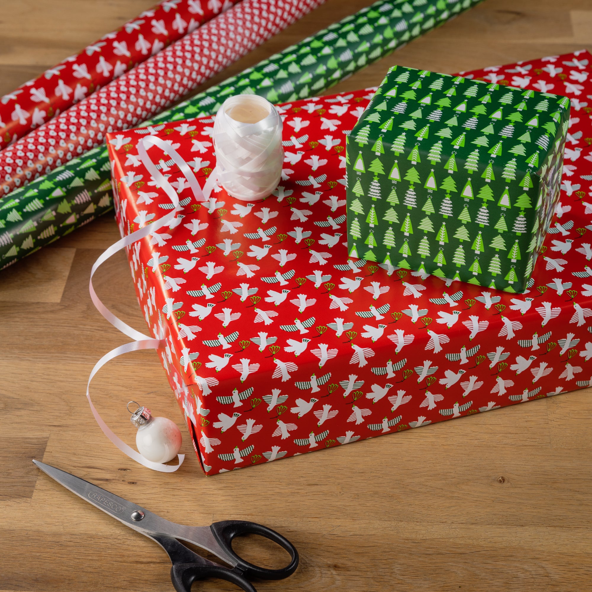 Papier Cadeau sapins & colombes (lot 3 rouleaux)
