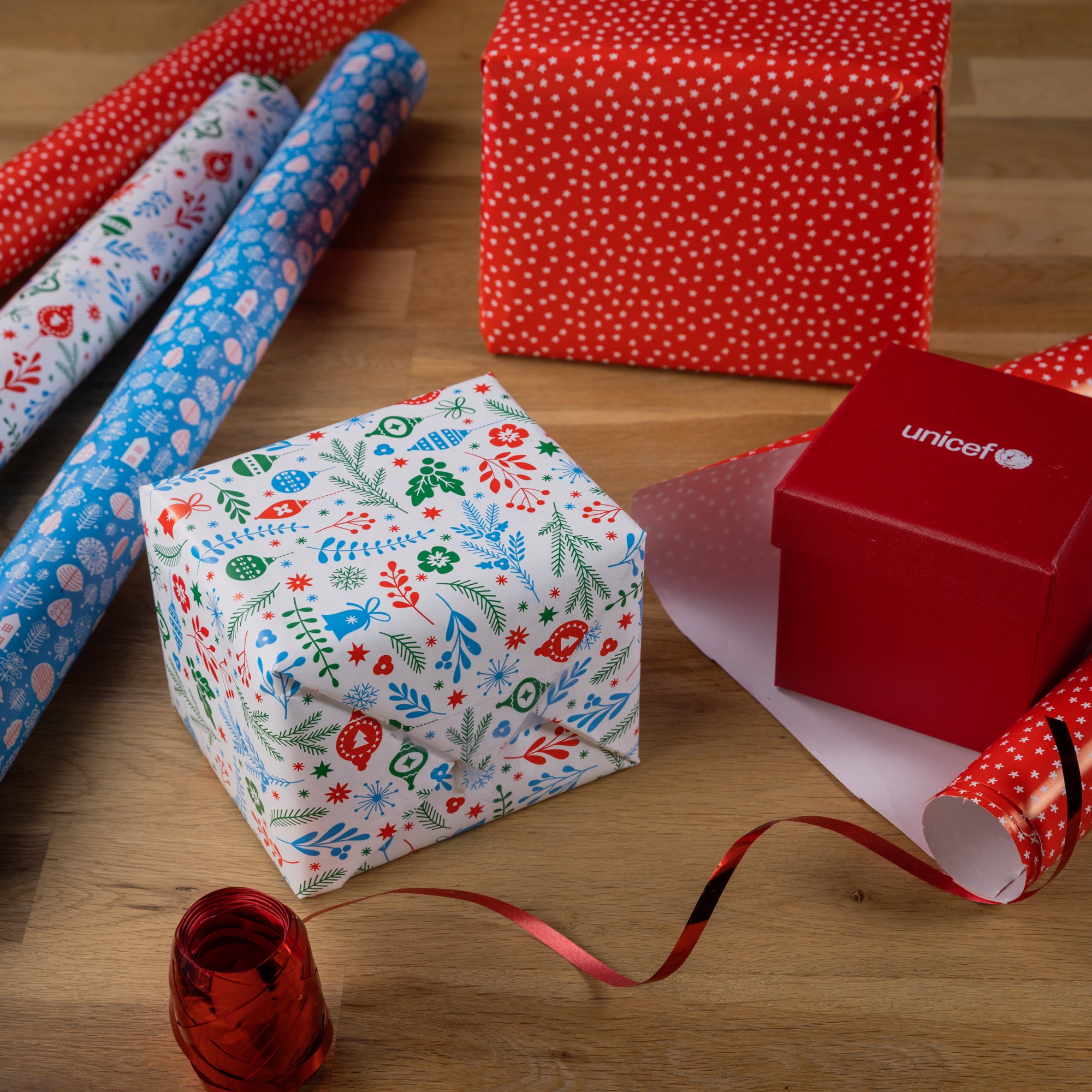 Papier Cadeau fleurs et flocons (lot 3 rouleaux)